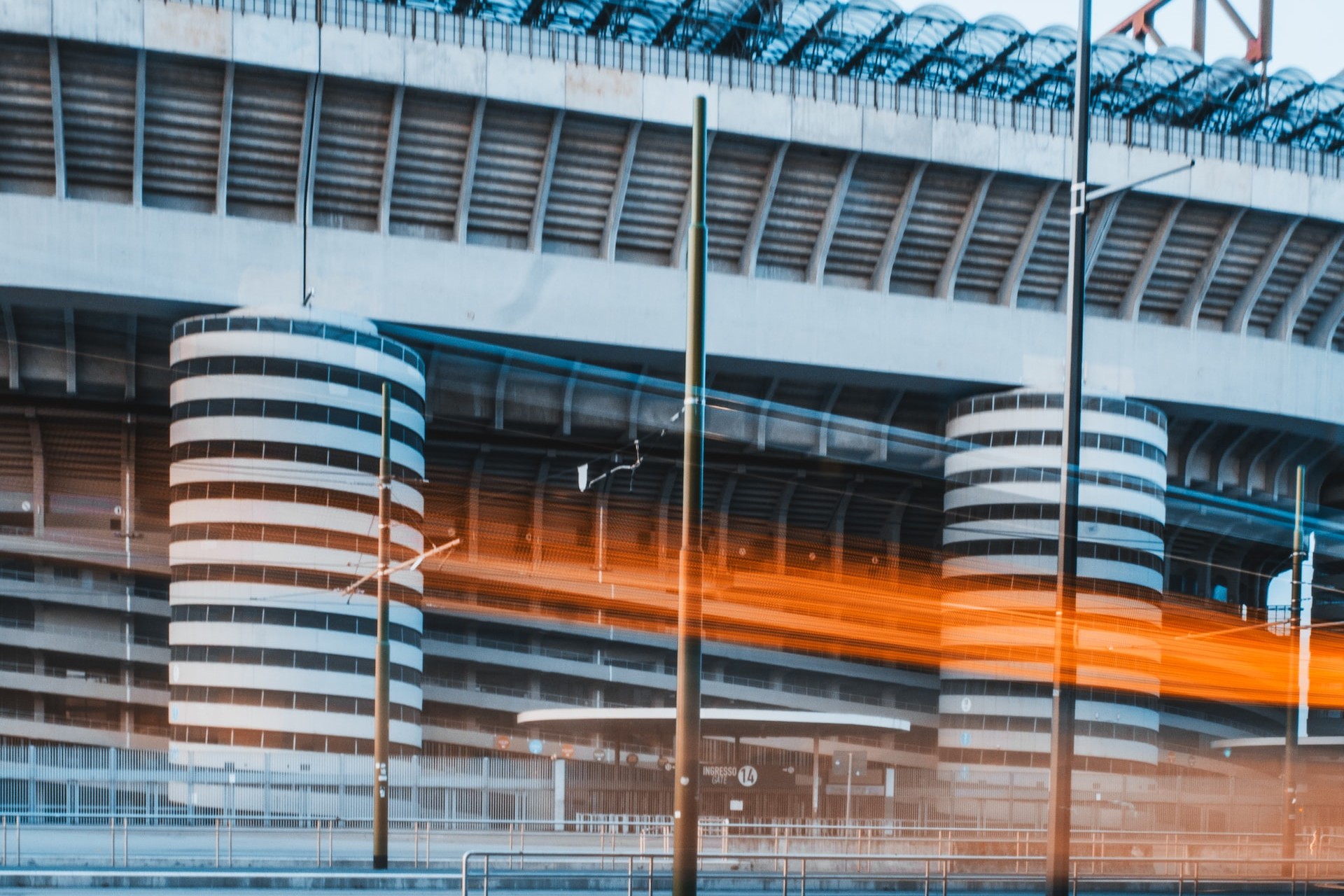 San Siro, esordio